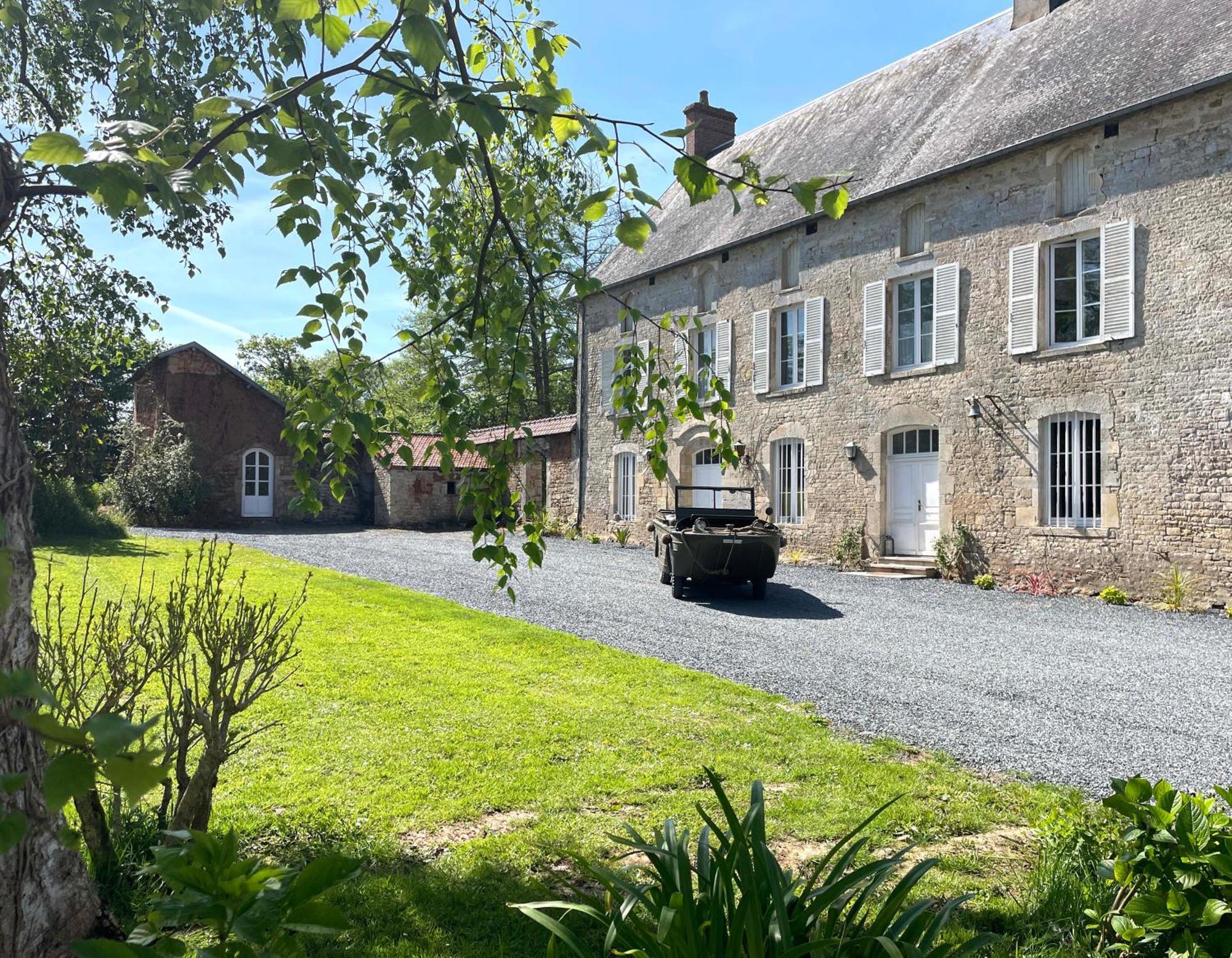 Domaine De L'Eau Partie Acomodação com café da manhã Carentan Exterior foto